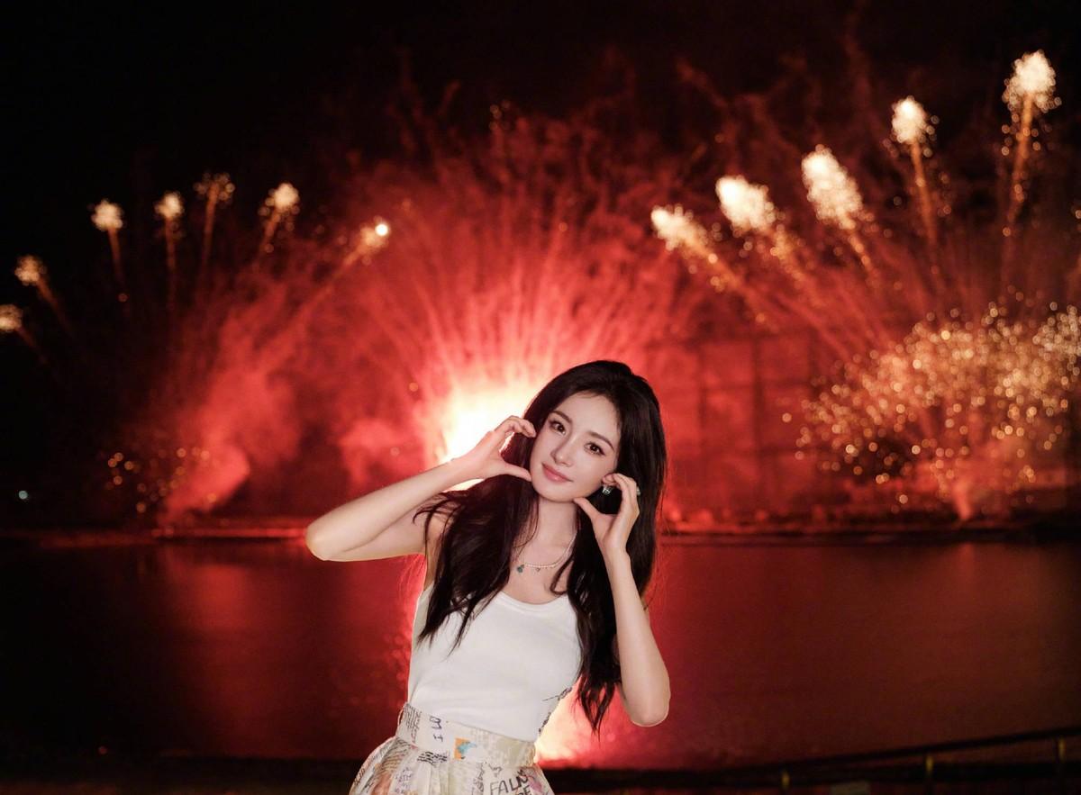 杨幂心灵之旅盘点，揭秘自然秘境与心灵旅行的足迹（2025新闻回顾）